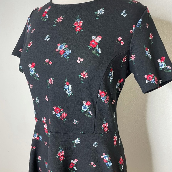 Divided H&M Dress Floral Fit And Flare With Sleeves Size 10 Women’s Stretchy - Picture 3 of 8